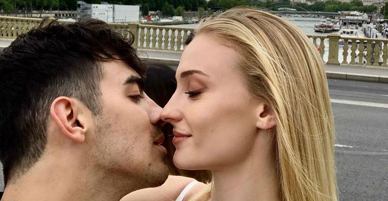 Joe Jonas surpreende e posta foto de seu casamento com Sophie Turner