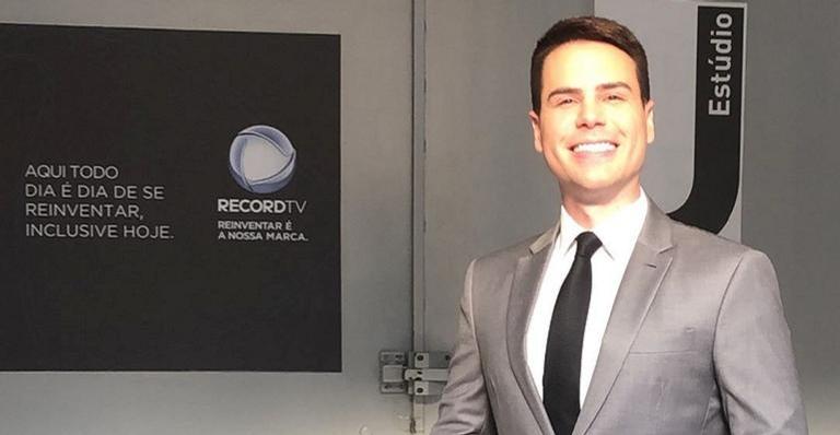 Luiz Bacci tira foto com Silvio Santos e fãs notam semelhança: ”Parecem pai e filho”