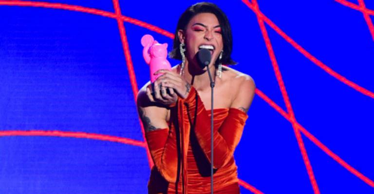 Vestido ”trai” Pabllo Vittar e cantora mostra demais no MTV MIAW 2019
