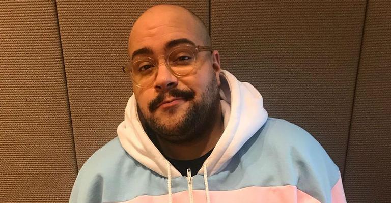 Tiago Abravanel posta foto rara ao lado da mãe em Fernando de Noronha