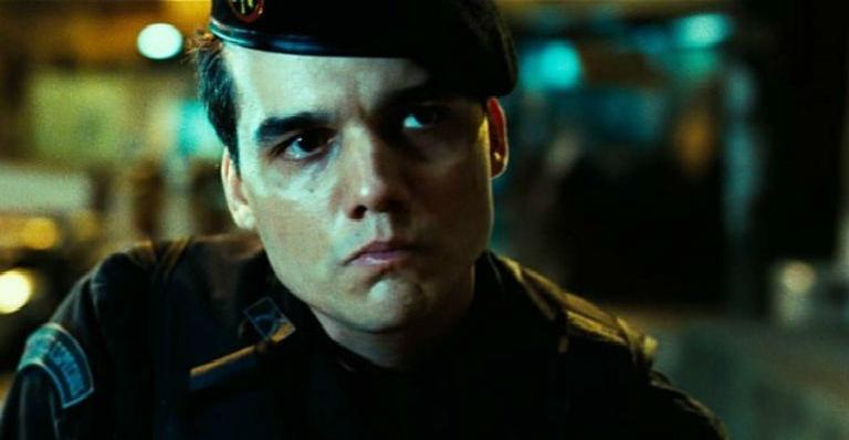Wagner Moura exibe corpão em foto rara de sunga na Bahia