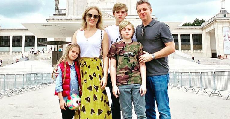 Após acidente do filho, Angélica e Luciano Huck levam a família ao Santuário de Fátima