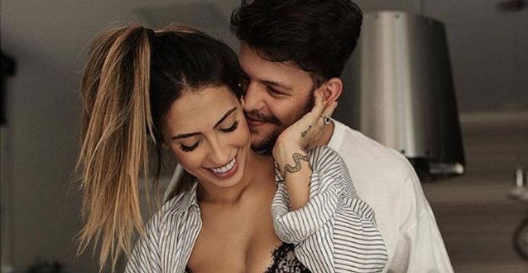 Gabi Brandt compartilha momento único e mostra registro encantador amamentando