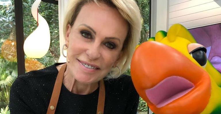 Ana Maria Braga faz confusão e chama João Gilberto de Gilberto Gil no início de seu programa