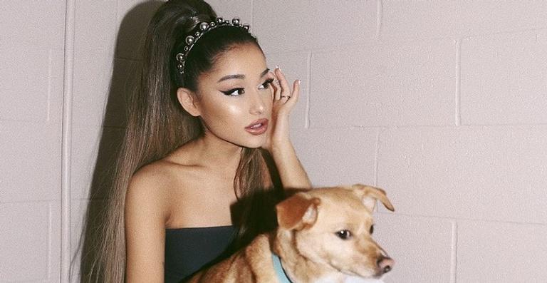 Abalada emocionalmente, Ariana Grande chora ao vivo em show e preocupa fãs