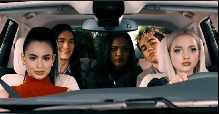 Elenco de ‘Descendentes’ está em ‘choque’ com morte de Cameron Boyce e atriz desabafa