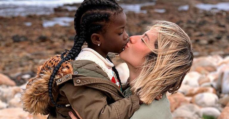Giovanna Ewbank faz emocionante declaração para a filha durante viagem à África