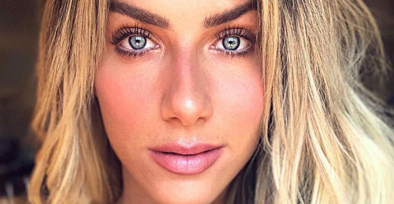 Giovanna Ewbank tira a roupa e enlouquece fãs só de body transparente
