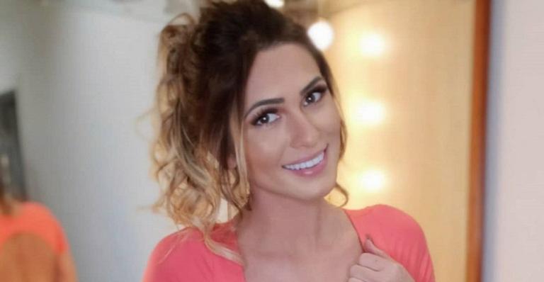 Lívia Andrade ‘bota a cara no sol’ e recebe chuva de elogios dos fãs: ”Deusa”