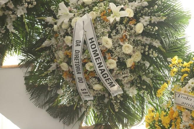 Familiares e amigos se despedem de Paulo Henrique Amorim