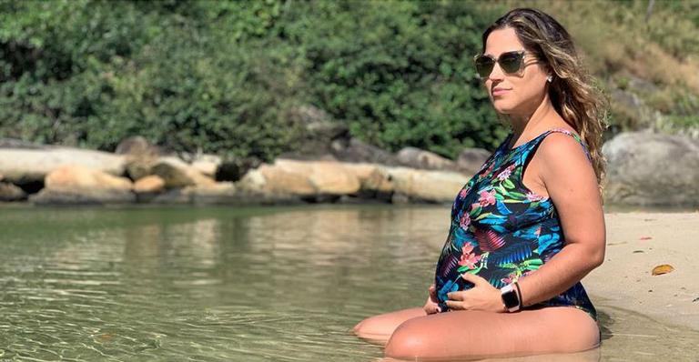 Camilla Camargo posta linda foto na reta final da gravidez de seu primeiro filho