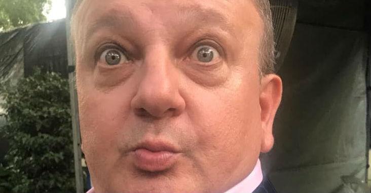 Erick Jacquin posta foto da adolescência e internautas o comparam com personagem de ‘Ratatoulli’
