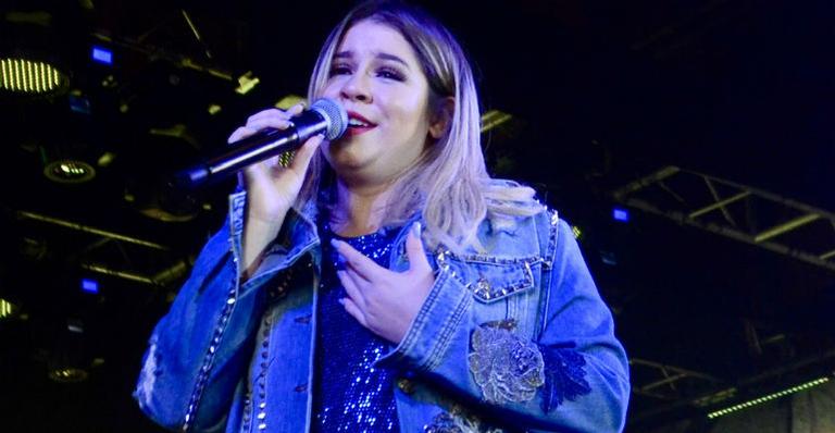 Grávida, Marília Mendonça escolhe look arrasador para show em São Paulo