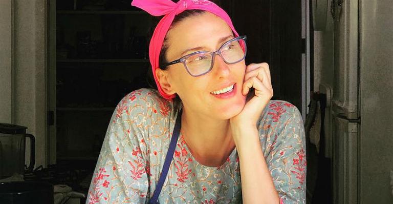 Paola Carosella tem seios criticados e rebate internauta