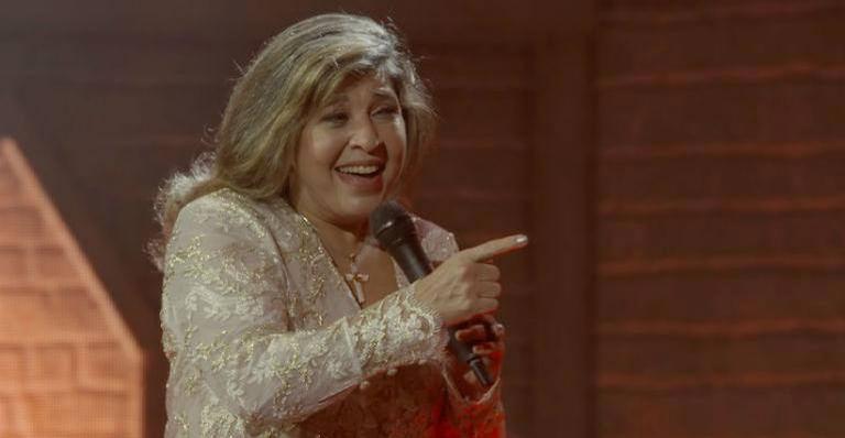 Roberta Miranda interrompe show no interior de São Paulo para socorrer fã