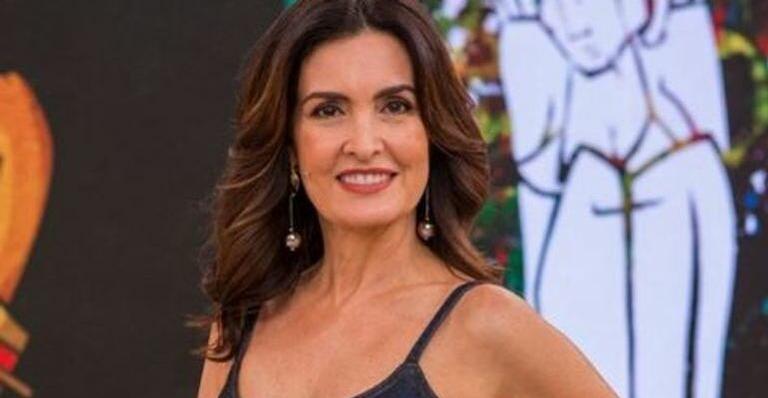 Fátima Bernardes surge com namorado mais velho e tira onda na internet