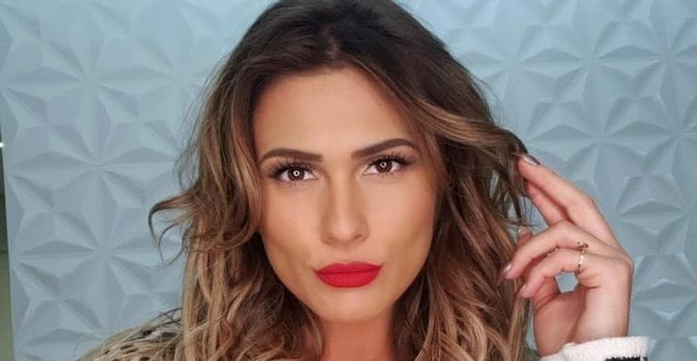 Lívia Andrade surge sem sutiã em clique sexy e enlouquece internautas