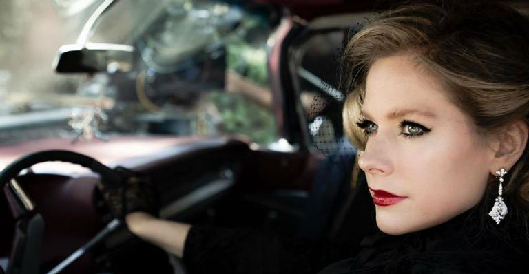 Avril Lavigne revela o significado da música ”I Fell In Love With The Devil”