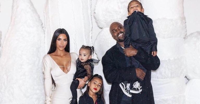 Kim Kardashian encanta ao mostrar foto rara do filho em momento íntimo
