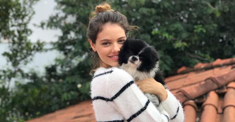 Em post na web, Laura Neiva exibe ultrassom da filha