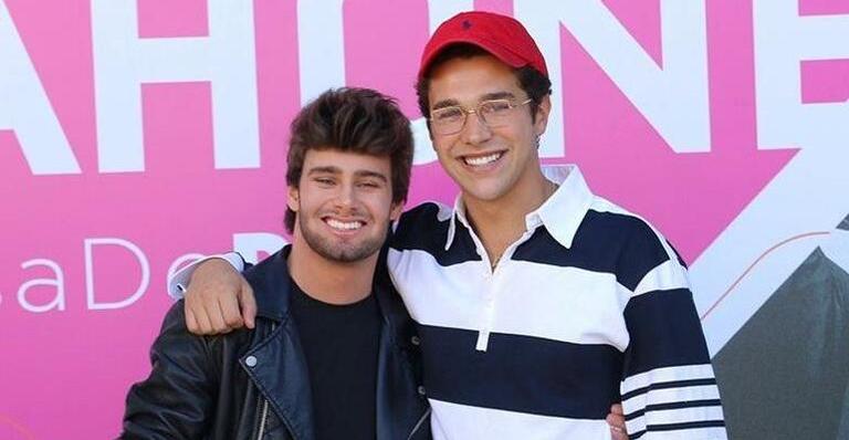 Austin Mahone deixa ator brasileiro, Lucca Eberhardt, chocado com tratamento