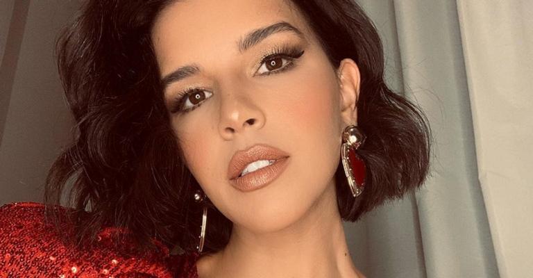 Mariana Rios exibe cintura extremamente fina em foto de biquíni e recebe críticas dos internautas