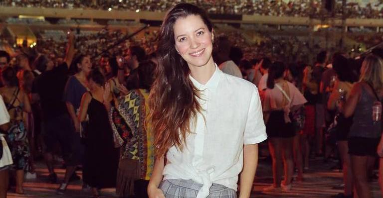 Pela primeira vez, Nathália Dill consegue ficar de cabeça para baixo no Yoga e impressiona