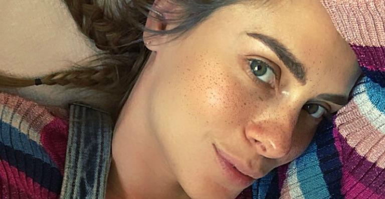 De férias em Búzios, Carolina Dieckmann se declara à cidade: “Que bom ser parte de você”