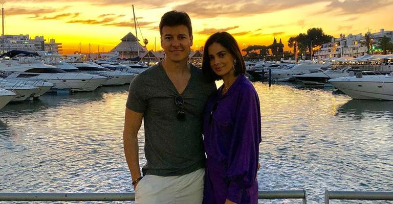 Rodrigo Faro posa ao lado de esposa, Vera Viel e seguidores à confundem com Bruna Marquezine