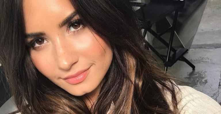Estrela de TV agradece Demi Lovato por inspirar sua sobriedade após passar por reabilitação