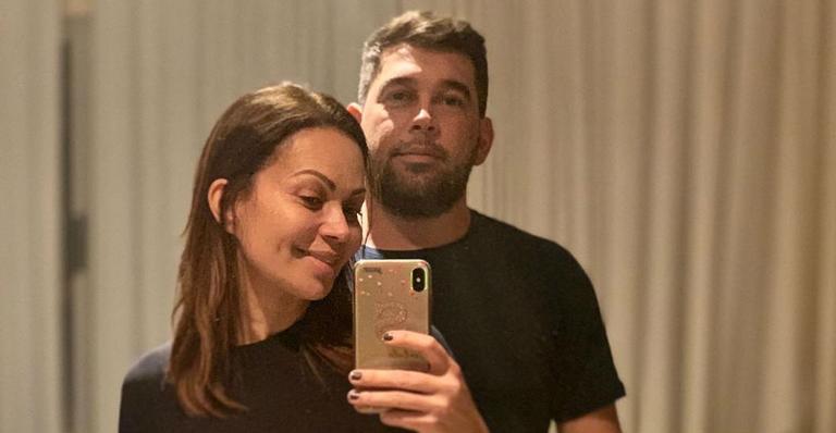 Solange Almeida comemora dois anos de casamento em publicação na web