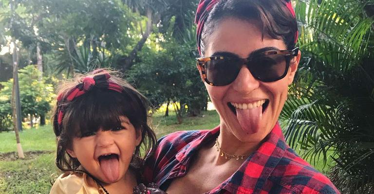 Carol Castro faz registro fofo com a mãe e filha: ”Três gerações”