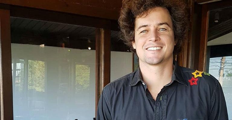 Felipe Dylon é visto quase irreconhecível