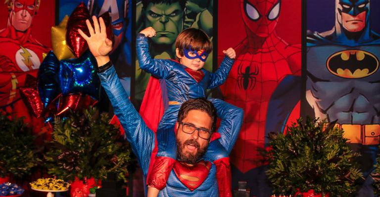 Hudson comemora aniversário do filho de 4 anos