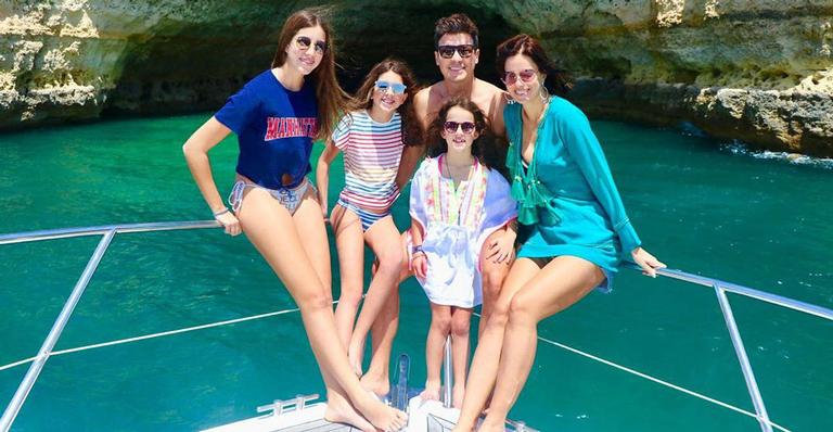 De férias com a família, Rodrigo Faro posta vídeo engraçado com as filhas