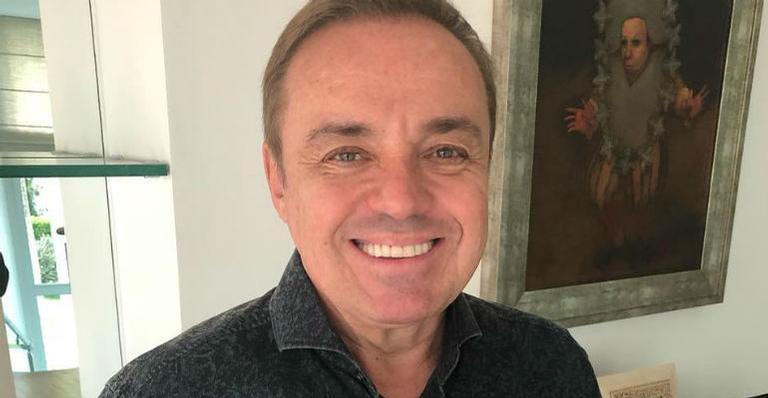 Em momento raro, Gugu Liberato surge ao lado das filhas gêmeas e beleza impressiona