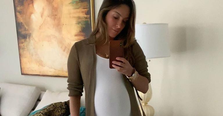 Claudia Leitte responde seguidores sobre desconfortos do último mês de gravidez