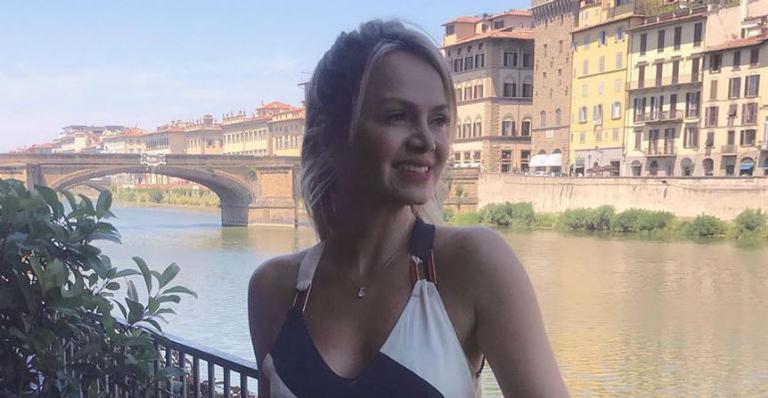 De férias na Itália, Eliana agradece audiência de seu programa com clique fofo ao lado dos filhos
