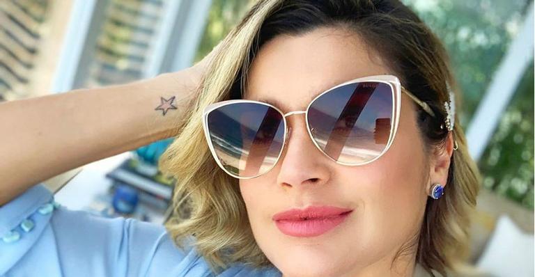 Flávia Alessandra posa de biquíni e brinca: ”Achei que fosse domingo”