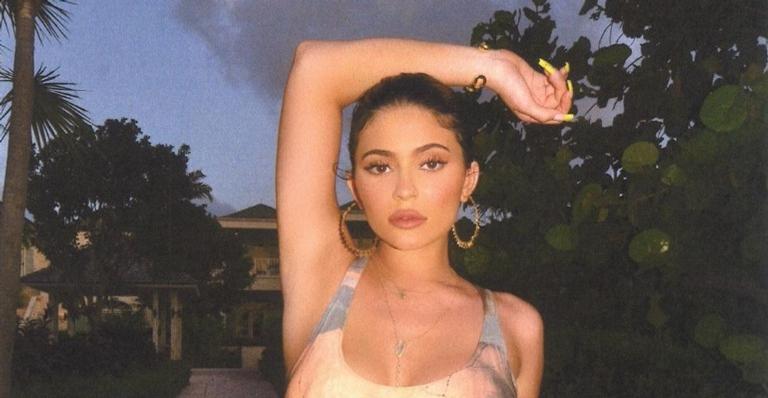 Kylie Jenner é alvo de críticas por causa de foto polêmica com Travis Scott: ”Falta de respeito”