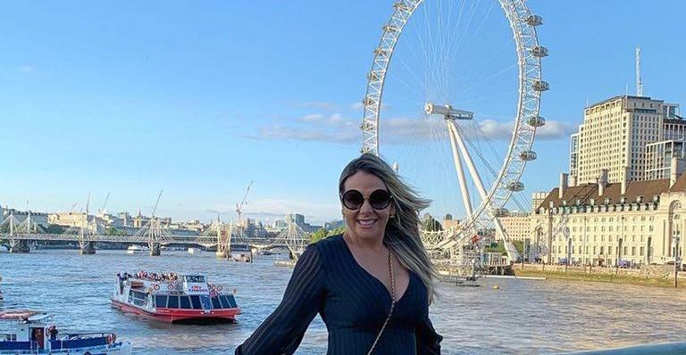 Carla Perez finaliza férias luxuosas com a família em Londres