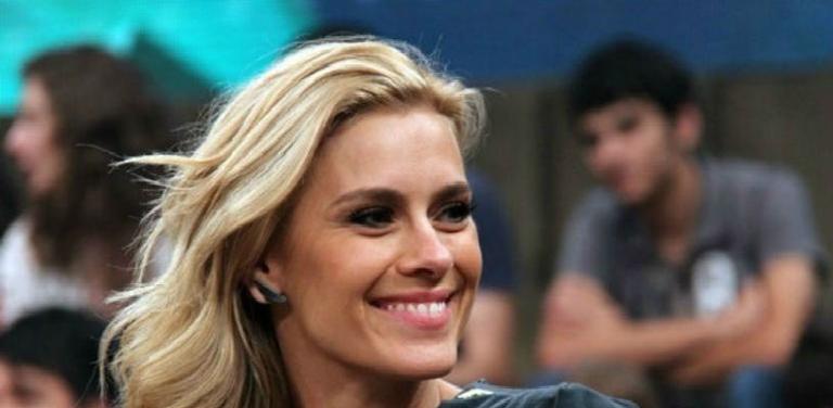 Carolina Dieckmann investe na carreira de cantora: ”Estou muito feliz!”
