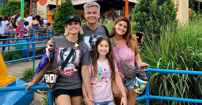 Flávia Alessandra compartilha foto ao lado das filhas e recebe elogios de seguidores