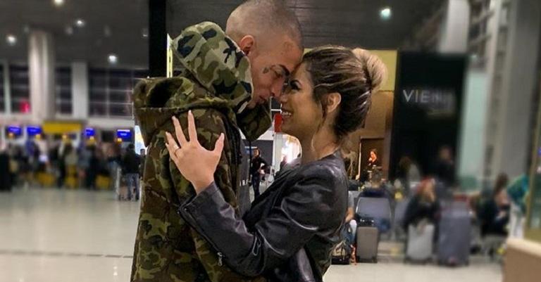Lexa leva MC Guimê no aeroporto e brinca: ”Maridão vai tirar férias de mim”