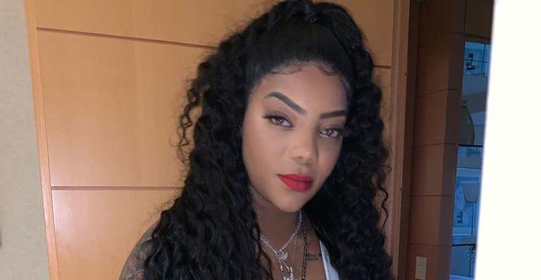 De folga, Ludmilla choca ao mostrar sala luxuosa de sua nova casa
