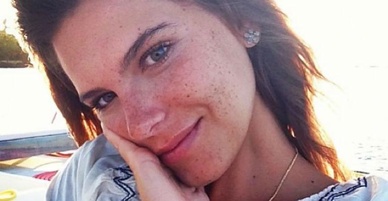 Mariana Goldfarb, esposa de Cauã Reymond, fala sobre os benefícios de usar menos o celular