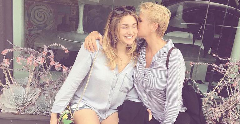 Sasha e Xuxa Meneghel saem de sessão de ‘O Rei Leão’ dançando juntas