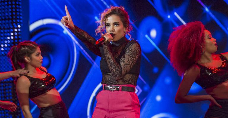 Anitta se prepara para turnê europeia e recebe apoio de bailarinas: ‘Elas são minhas amigas’