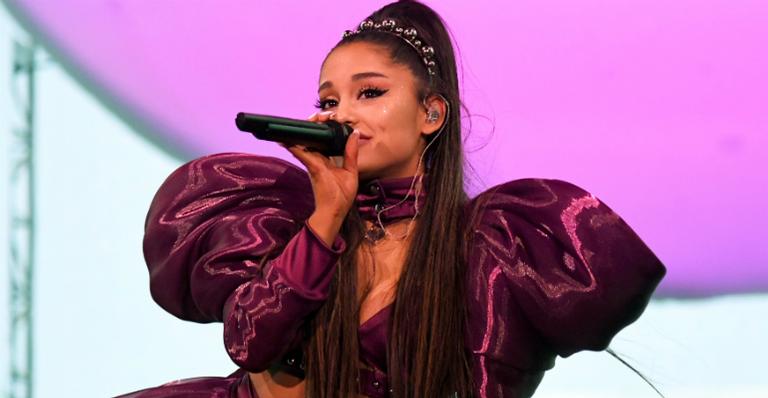 Ariana Grande impressiona e faz apresentação à capela em comercial