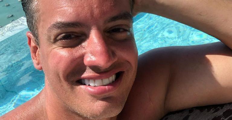 Após insinuações sobre seus olhos, Leo Dias rebate críticas: ”Estou normal”